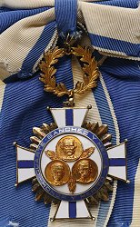 Grand Cross with Gold Star: Badge, Obverse