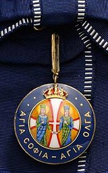 Dame Grand Cross: Badge, Obverse